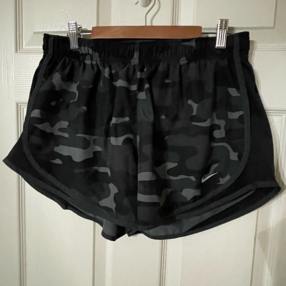 Nike dry fit shorts size L